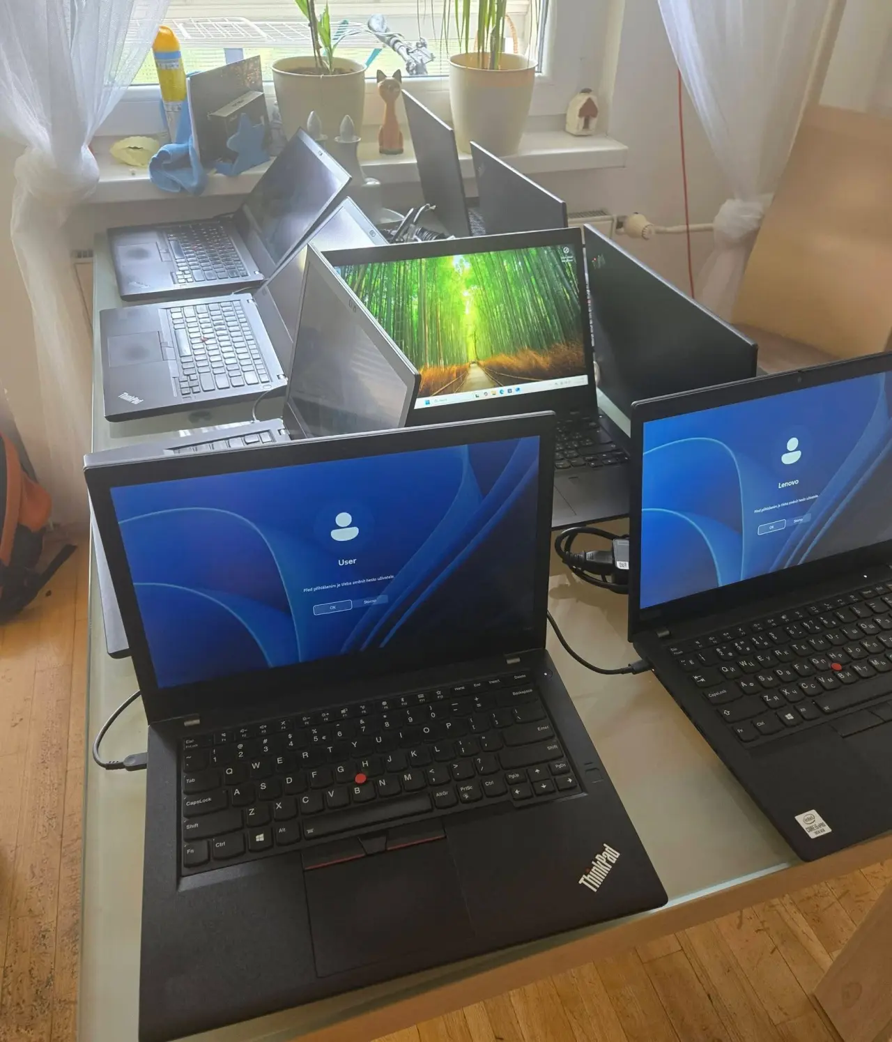 Notebooky připravené pro děti na Ukrajině